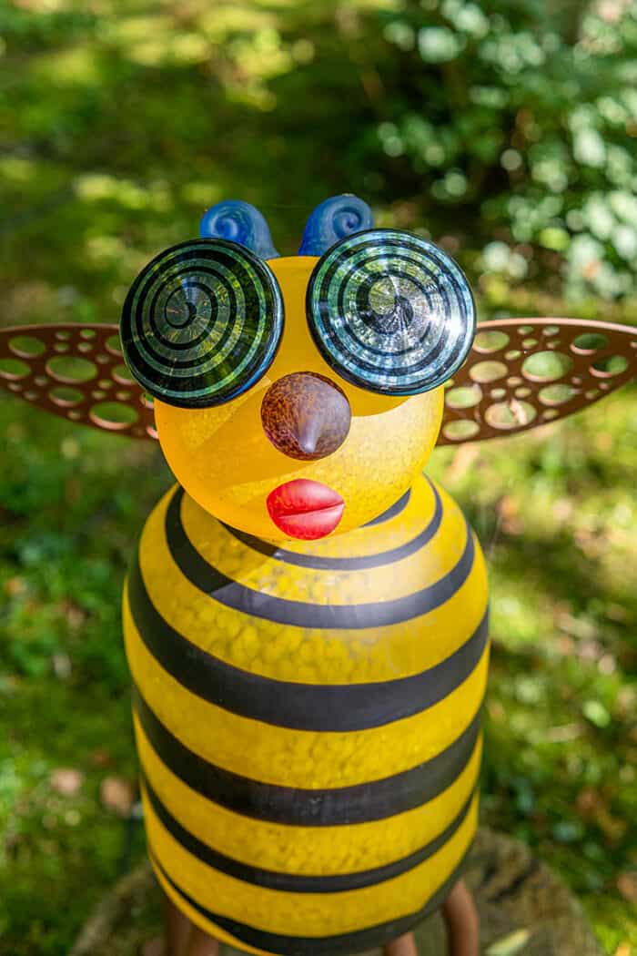 SUZY BEE | light object bee